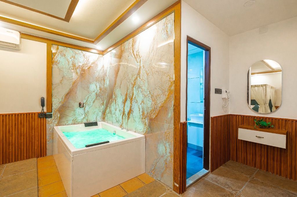 Emmanuel Residency Jacuzzi